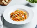 Ein Teller Gnocchetti Sardi mit Tomatensauce, Parmesan und Basilikum. Ein köstliches Gnocchetti Sardi Rezept zum Nachkochen.