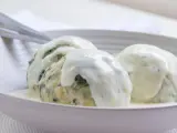 Drei Klöße mit Spinat, übergossen mit einer cremigen Gorgonzolasauce. Ein italienisches Original-Rezept für Genießer.